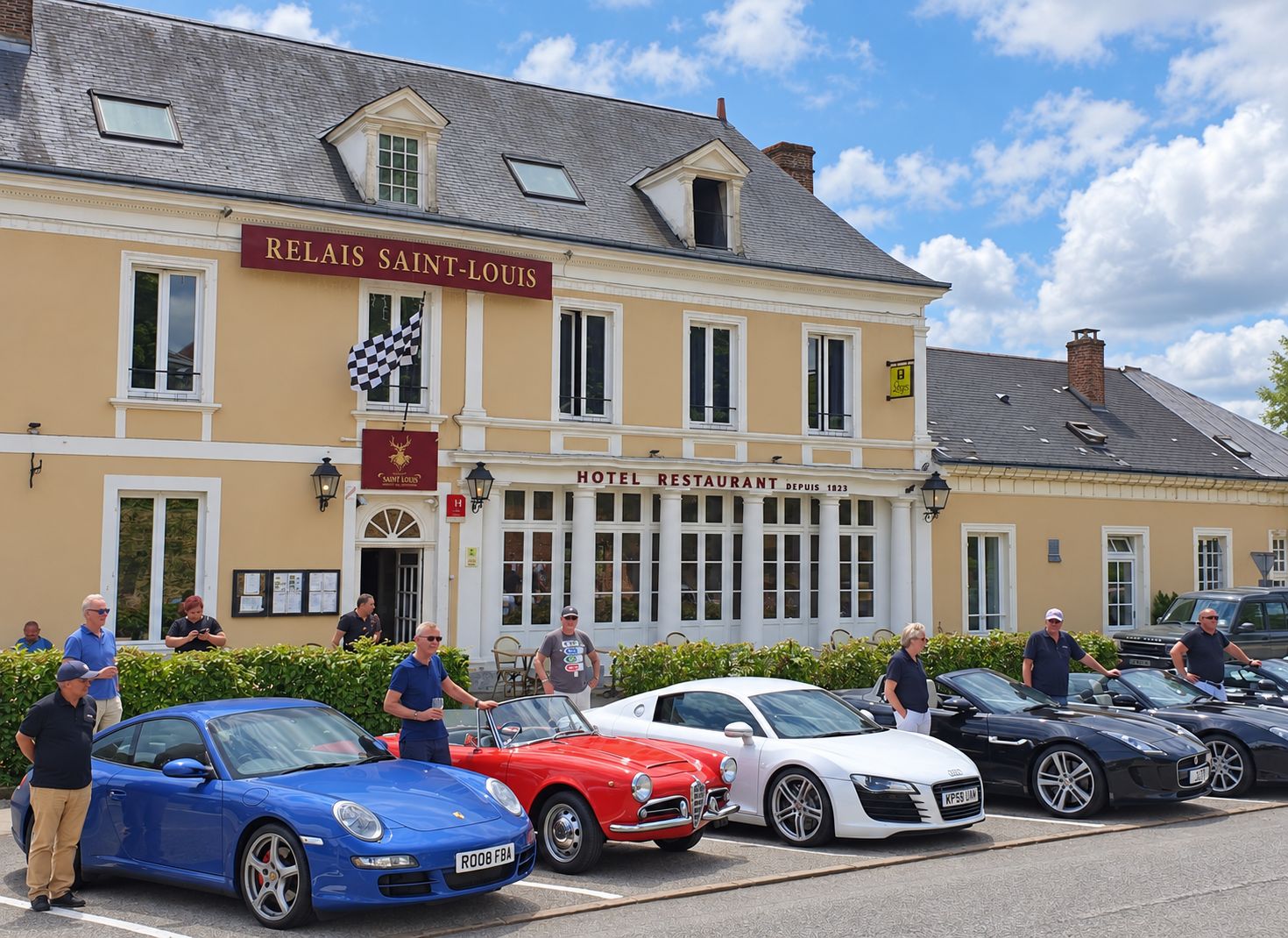 Réception de groupes à Bellême - Parking devant l'hôtel